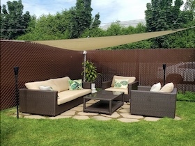 Découvrez nos voiles d’ombrage Coolaroo pour terrasse, jardin et piscine en France : toile respirante, haute protection UV, plusieurs formes et couleurs.