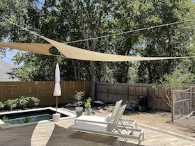 Découvrez nos voiles d’ombrage Coolaroo pour terrasse, jardin et piscine en France : toile respirante, haute protection UV, plusieurs formes et couleurs.