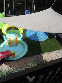 Découvrez nos voiles d’ombrage Coolaroo pour terrasse, jardin et piscine en France : toile respirante, haute protection UV, plusieurs formes et couleurs.