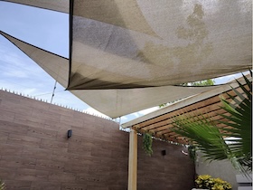 Découvrez nos voiles d’ombrage Coolaroo pour terrasse, jardin et piscine en France : toile respirante, haute protection UV, plusieurs formes et couleurs.