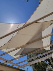 Découvrez nos voiles d’ombrage Coolaroo pour terrasse, jardin et piscine en France : toile respirante, haute protection UV, plusieurs formes et couleurs.