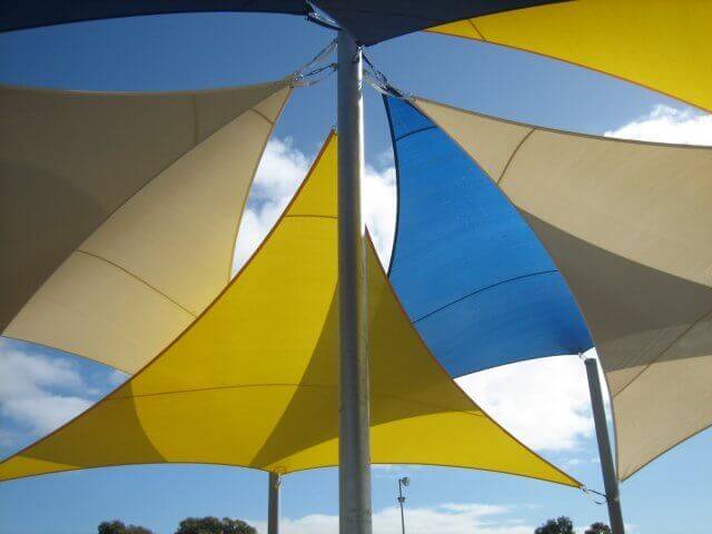voile solaire avec points de fixation
